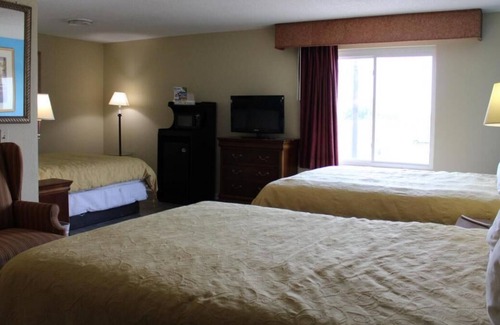 Mount Vernon Casa | 2 Budget-Friendly Units Close to Western Hills Country Club, Free Breakfast