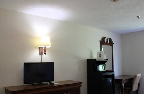 Mount Vernon Casa | 2 Budget-Friendly Units Close to Western Hills Country Club, Free Breakfast