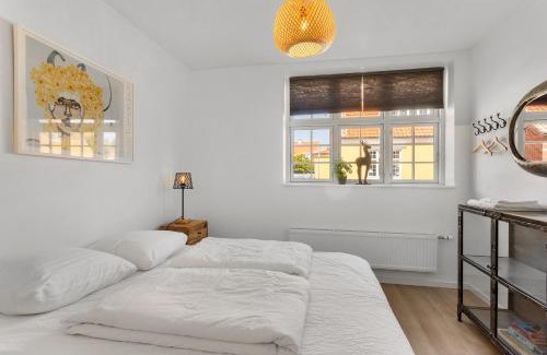 Skagen Apartamento | 2 Centralt beliggende og lyst indrettet lejlighed