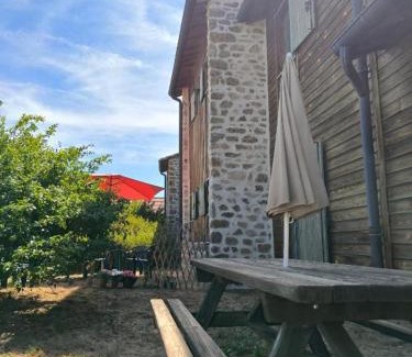 Chomelix Chalet De Esquí | 2 chalets en Auvergne, avec jardin, ou avec terrasse