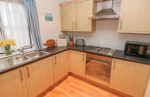 Burry Port Cabaña | 2 CHANDLERS YARD, family friendly in Burry Port