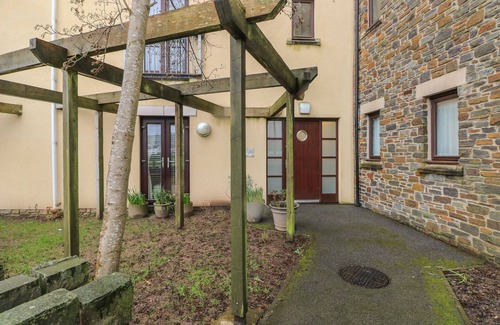 Burry Port Cabaña | 2 CHANDLERS YARD, family friendly in Burry Port