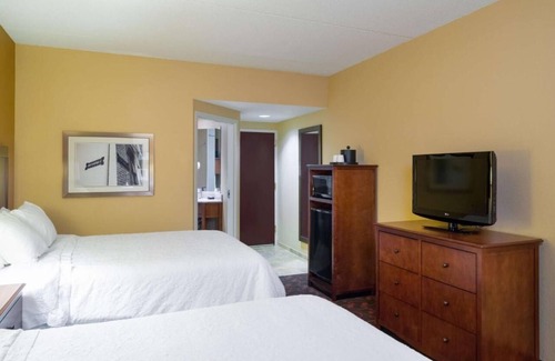 Carlisle Hotel | 2 Charming Rooms Near Dickinson College – Perfect for Relaxation and Exploration