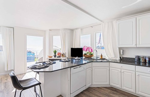 Cayucos Cabaña | 2 Coastal Studios at Cayucus Beach Access + Ocean Views
