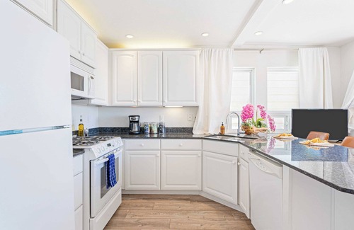 Cayucos Cabaña | 2 Coastal Studios at Cayucus Beach Access + Ocean Views