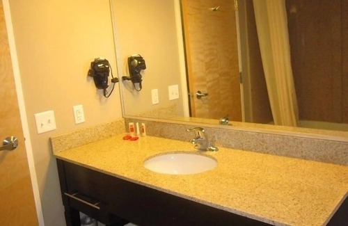 Monmouth Junction Casa | 2 Comfortable Units, Free Breakfast, Close to Major Malls & Movie Theaters!