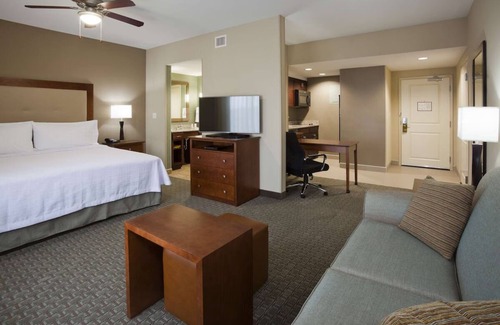Kutzky Park Hotel | 2 Comfortable Accommodation! Kitchen, Pet-Friendly, Indoor Pool!