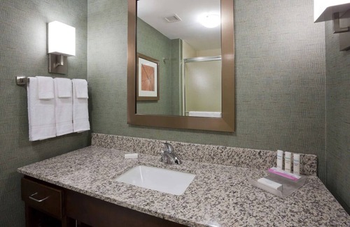 Kutzky Park Hotel | 2 Comfortable Accommodation! Kitchen, Pet-Friendly, Indoor Pool!