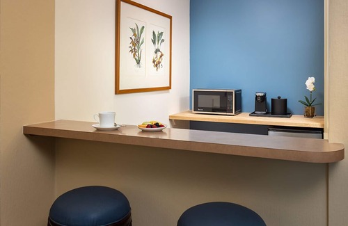 Pacific Beach Hotel | 2 Comfortable Rooms w/ Bay Views Near Sand Volleyball Courts – Beach Access