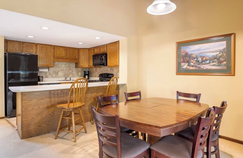 Sapphire Complejo | 2 Comfortable Units Close to Ski Sapphire Valley! Pool, Gym, Free Parking