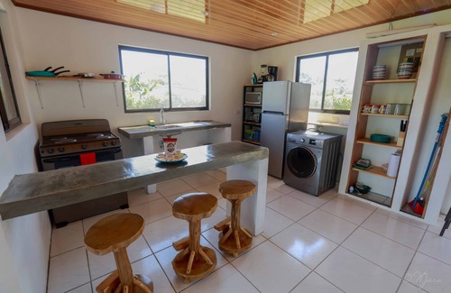 Bandera Villa | ¡Cómoda villa nueva cerca del Pacífico, piscina privada con cascada!