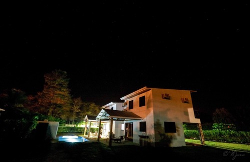 Bandera Villa | ¡Cómoda villa nueva cerca del Pacífico, piscina privada con cascada!