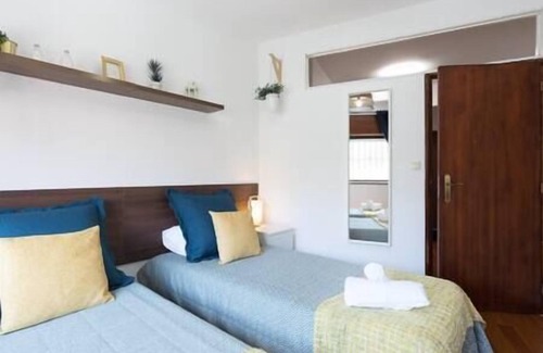 Lapa Apartamento | 2 Comfy Bright Flats w/ Netflix