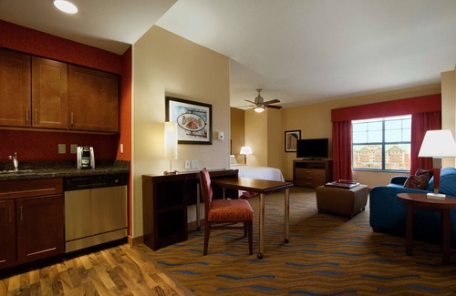 Bricktown Apartamento | 2 Connecting Suites at a Hotel