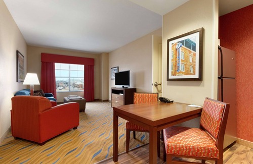 Bricktown Apartamento | 2 Connecting Suites at a Hotel