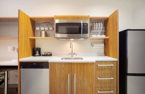 Executive Park Apartamento | 2 Connecting Suites at a Hotel