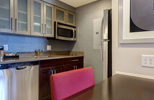 West End Apartamento | 2 Connecting Suites at a Hotel
