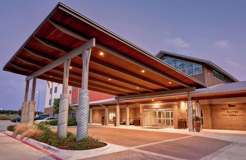 McNeil Apartamento | 2 Connecting Suites at a Hotel