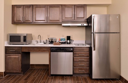 Bayou Cane Apartamento | 2 Connecting Suites at a Hotel