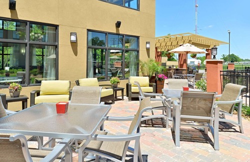 Bayou Cane Apartamento | 2 Connecting Suites at a Hotel