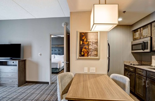 Franklin Apartamento | 2 Connecting Suites at a Hotel