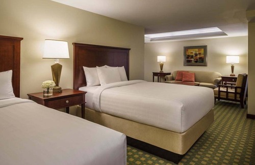 Southeast Orlando Casa | 2 Connecting Suites at a 4⭐️ Hotel