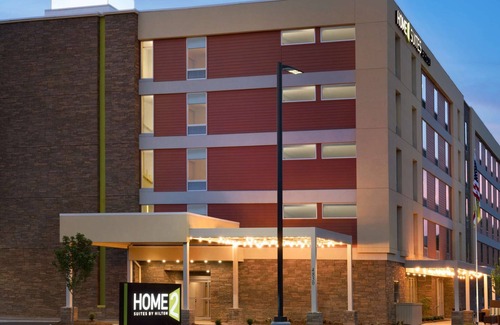 Roanoke Apartamento | 2 Connecting Suites at a Hotel