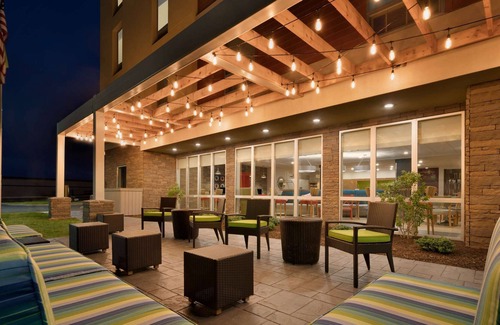 Roanoke Apartamento | 2 Connecting Suites at a Hotel