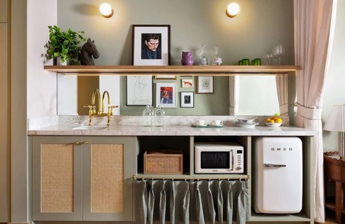 Hyde Park Hotel | 2 Convenient Rooms With Kitchenette In Hyde Village, Pets Are Allowed!
