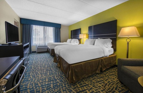 Savannah Hotel | 2 Convenient Units, Free Parking Onsite! Near Savannah National Wildlife Refuge
