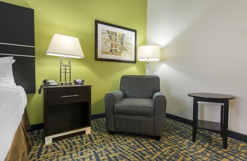 Savannah Hotel | 2 Convenient Units, Free Parking Onsite! Near Savannah National Wildlife Refuge