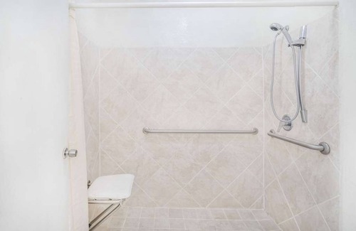 Lookout Valley Neighborhood Association Hotel | 2 Convenient Units! Free Parking, Pets Allowed! Near Raccoon Mountains Caverns