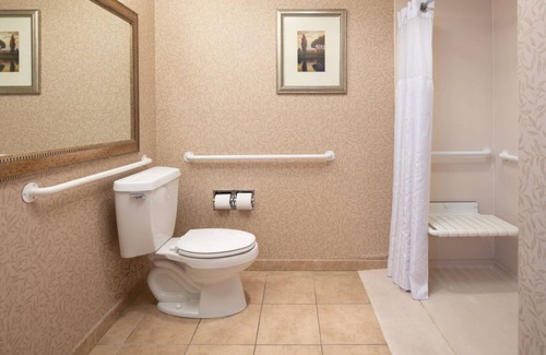 Port Angeles Hotel | 2 Convenient Units! Outdoor Pool, Pets Allowed Near Valley Creek Estuary Park!