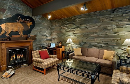 Port Angeles Hotel | 2 Convenient Units! Outdoor Pool, Pets Allowed Near Valley Creek Estuary Park!