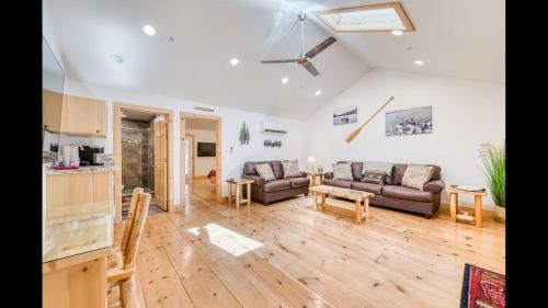 Bass Lake Casa | #2 Cottage Like Suite With Private Hot Tub