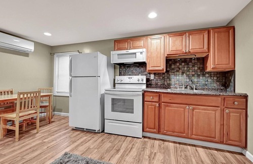 Seaside Heights Cabaña | 2 Cozy Coastal Cottages Steps From The Beach, Linens & Towels, 8 Beach Badges