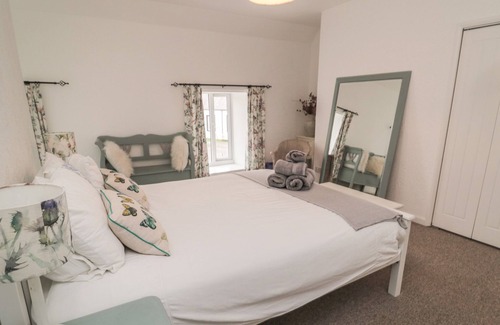 Norham Cabaña | 2 CROSS VIEW, pet friendly, character holiday cottage in Norham