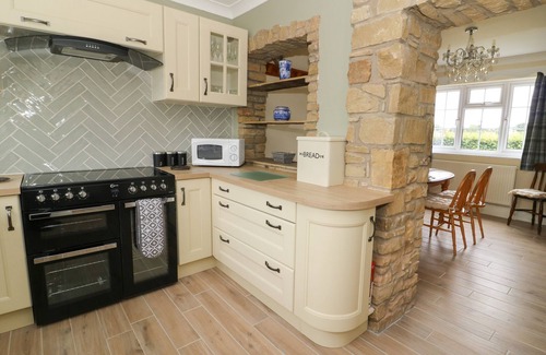 Stockton on the Forest Cabaña | 2 CROSSLANDS, with a garden in Stockton-On-The-Forest