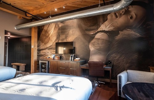 Fifth Ward Hotel | 2 Custom Deluxe Two Queen Beds at The Iron Horse Hotel, Pets Are Welcome!