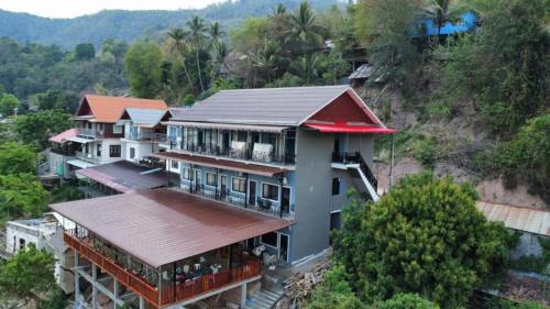 Bokeo Province Alquiler De Eote | 2 days Mekong cruise package with Mekong Lover Cruise from Houay Xay to Luang Prabang or Mekong cruise from Luang Prabang to Huay Xai - Thailand