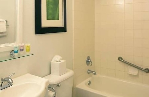Daytona Beach Shores Hotel | 2 Daytona SeasBreeze Resort, Pool, Hot Tub