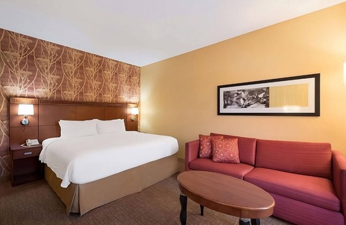 Auburn Hills Complejo | 2 Deluxe King Units, Perfect for Families, Indoor Swimming Pool & Pet-friendly!