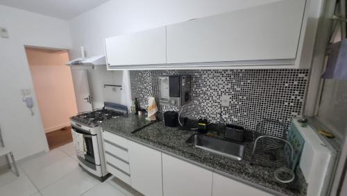 Aparecida Apartamento | 2 Dormitorios, Piscina Frente ao Mar
