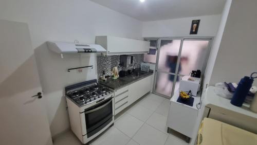 Aparecida Apartamento | 2 Dormitorios, Piscina Frente ao Mar