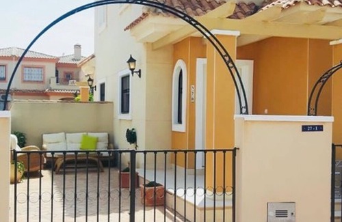 Torre de la Horadada Villa | 2 habitaciones dobles, 2 baños, villa con terraza y piscina - Capacidad para 6 personas