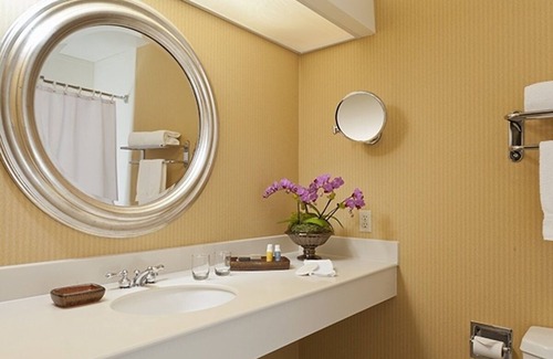Barron Park Hotel | 2 Eco-Friendly Room with Free Breakfast, Outdoor Pool, Balcony & Parking
