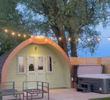 Frognall Casa | 2 Elm Water lakeside hideaway