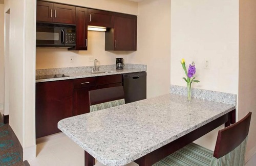 South Bend Hotel | 2 Exclusive Suites w/ Full Kitchen & Free Breakfast – Great for Extended Stays