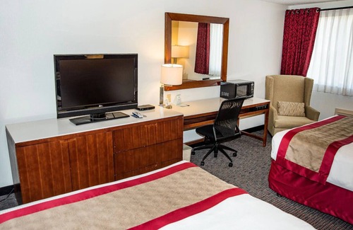 Cedar City Hotel | 2 Family-Friendly Rooms Close to Beautiful Cedar Breaks! Free Breakfast, Pool!