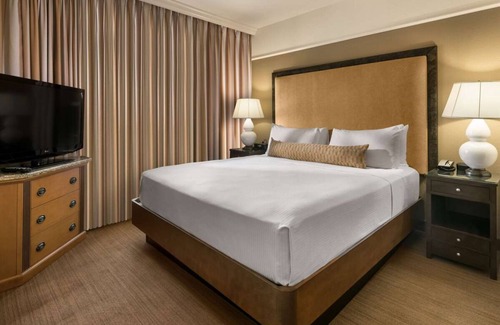Gainey Village Villas Hotel | 2 Family-friendly Units! Close to Wrigley Mansion w/ Free Parking & Outdoor Pool